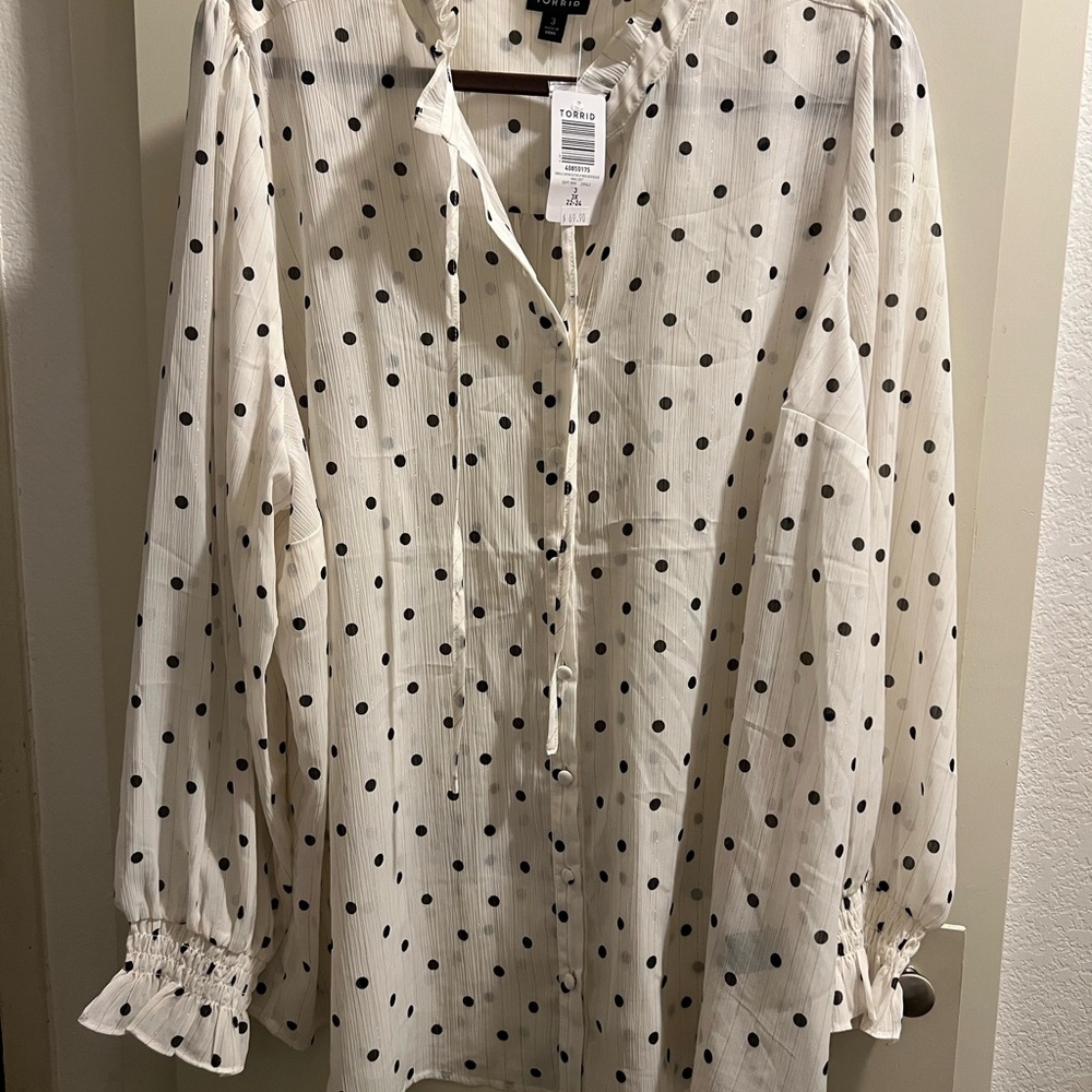 NWT Torrid off white with black polka dots and gold threading